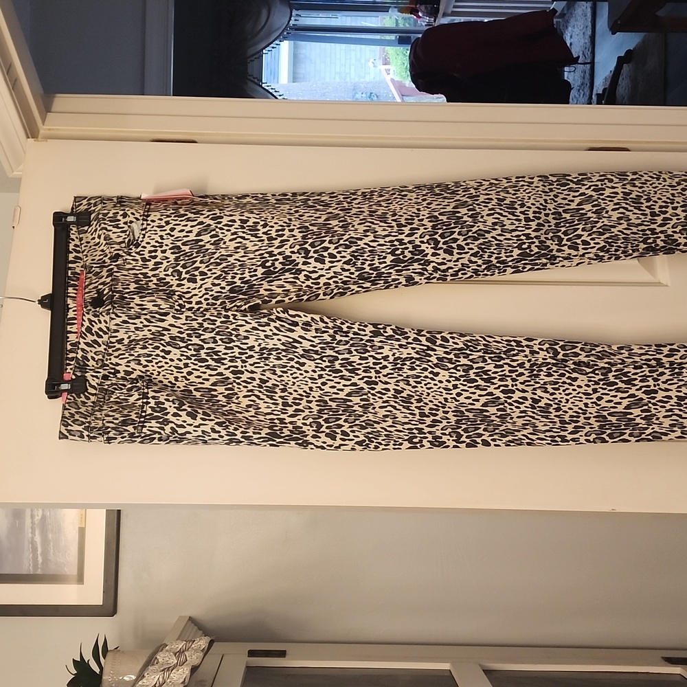 New With Tags Cheetah Print  Skinny Jeans.